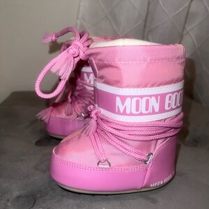 BABY PINK MOON BOOTS